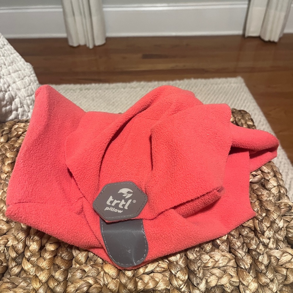 Trtl travel neck pillow - Picture 2 of 3